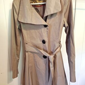 Steve Madden Tan Trench Rain Coat Belt Size Medium Very Good Condition Jacket